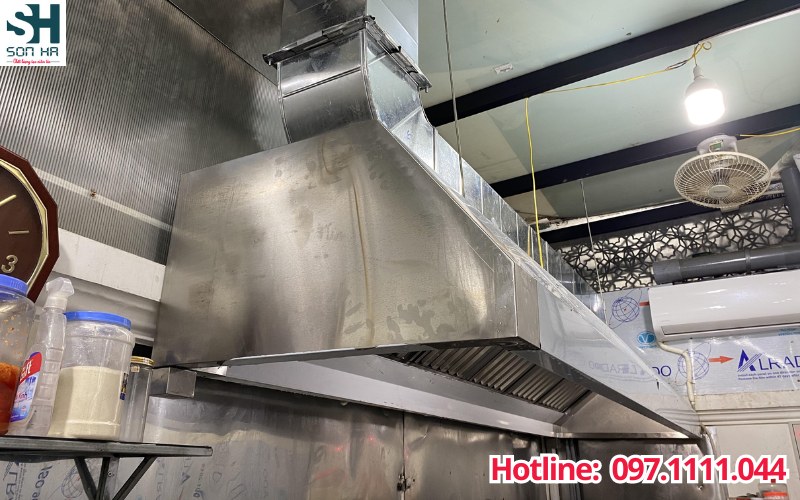 Chụp hút khói công nghiệp được làm từ inox và thuộc loại nhỏ
