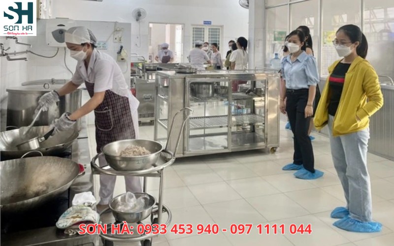 Hệ thống bếp ăn công nghiệp tại trường cấp 2 được đưa vào vận hành