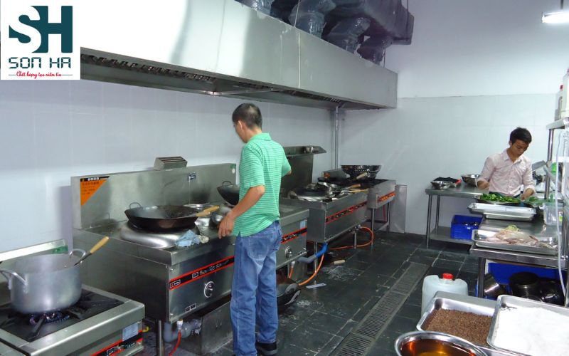Lắp đặt hệ thống bếp công nghiệp mang lại nhiều lợi ích cho người dùng